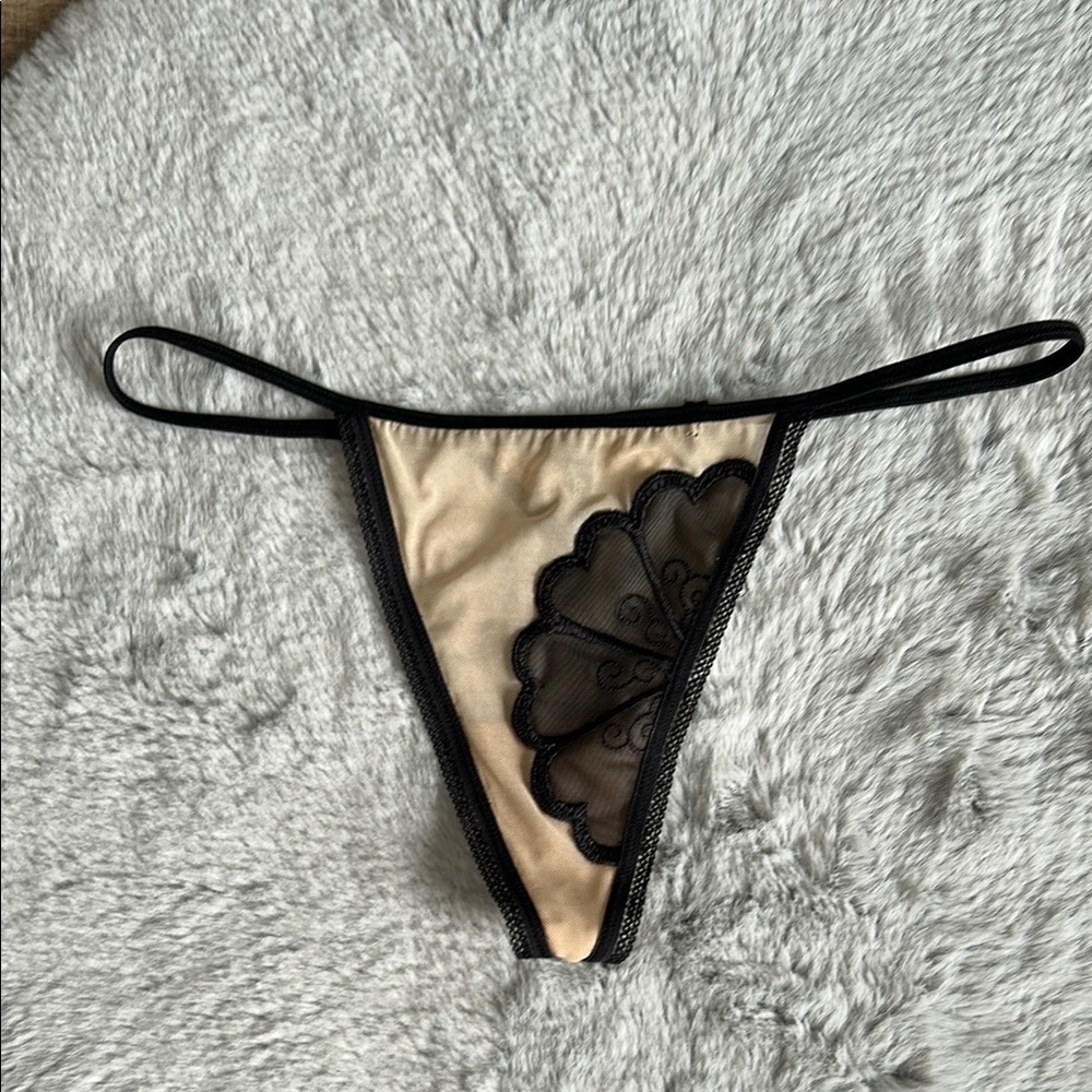 Daisy Fuentes Sheer Lace Thong Panty M